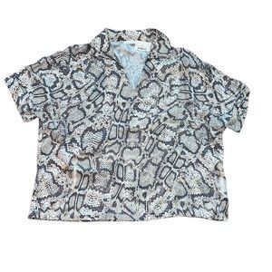 Karlie women’s snakeskin print top with collar size Large